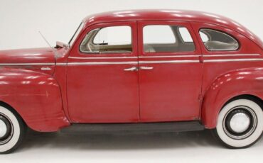 Plymouth-Special-Deluxe-Berline-1941-Red-Beige-20458-1