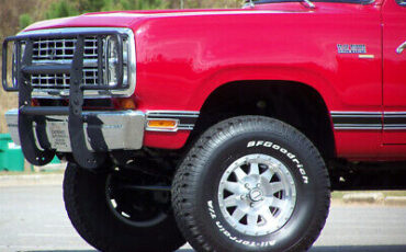 Plymouth-Trail-Duster-SUV-1979-Red-Tan-1267-12