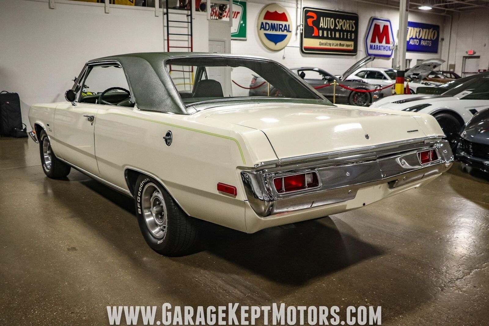 Plymouth-Valiant-Scamp-Coupe-1972-White-Green-28297-10