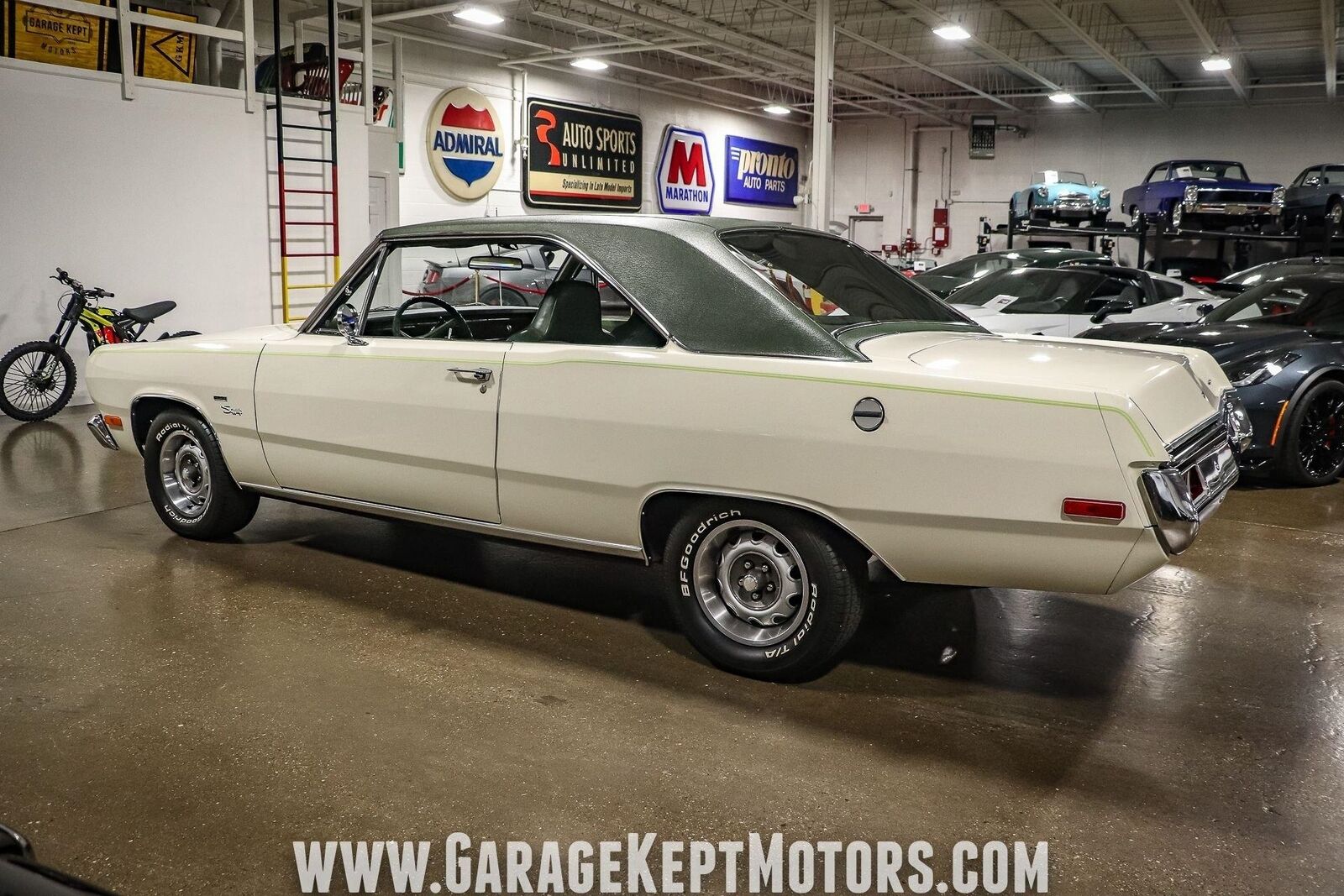 Plymouth-Valiant-Scamp-Coupe-1972-White-Green-28297-9