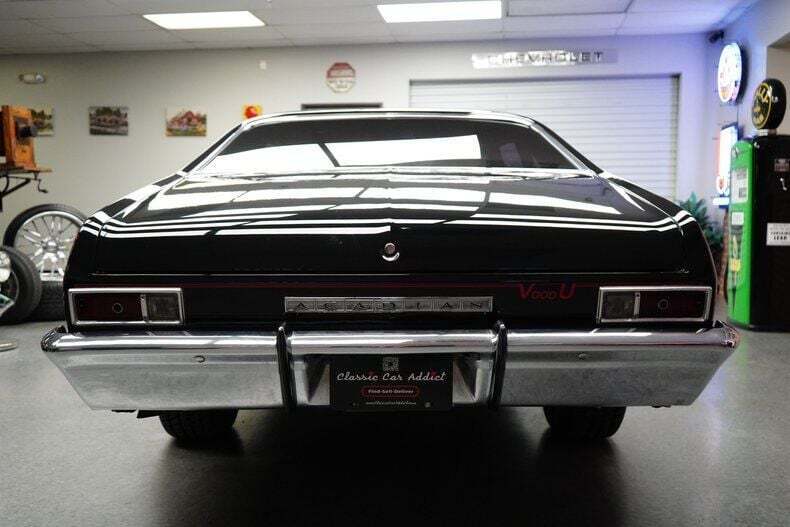 Pontiac-Acadian-1969-Black-Red-115712-8