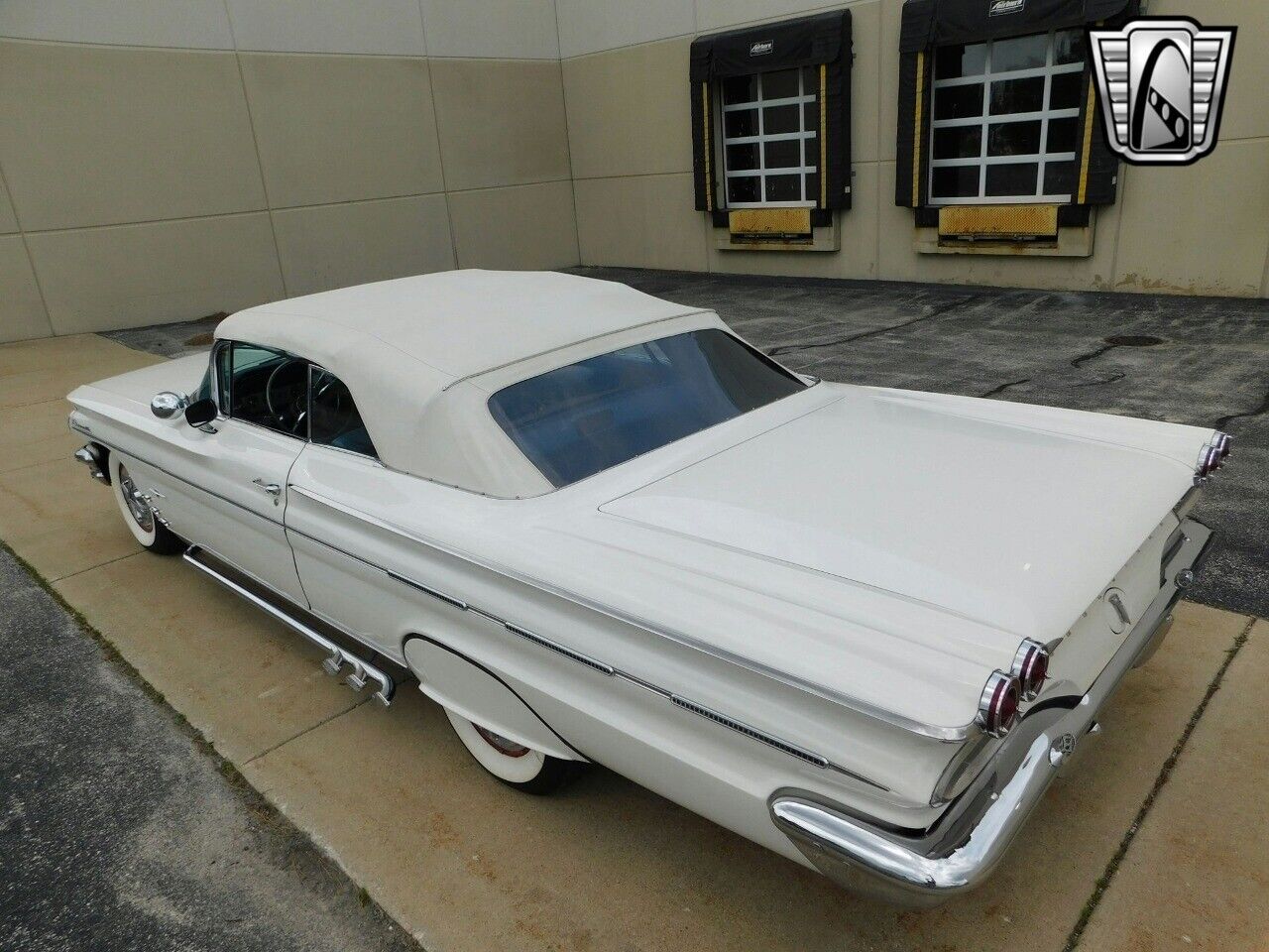 Pontiac-Bonneville-1960-White-Blue-133088-3