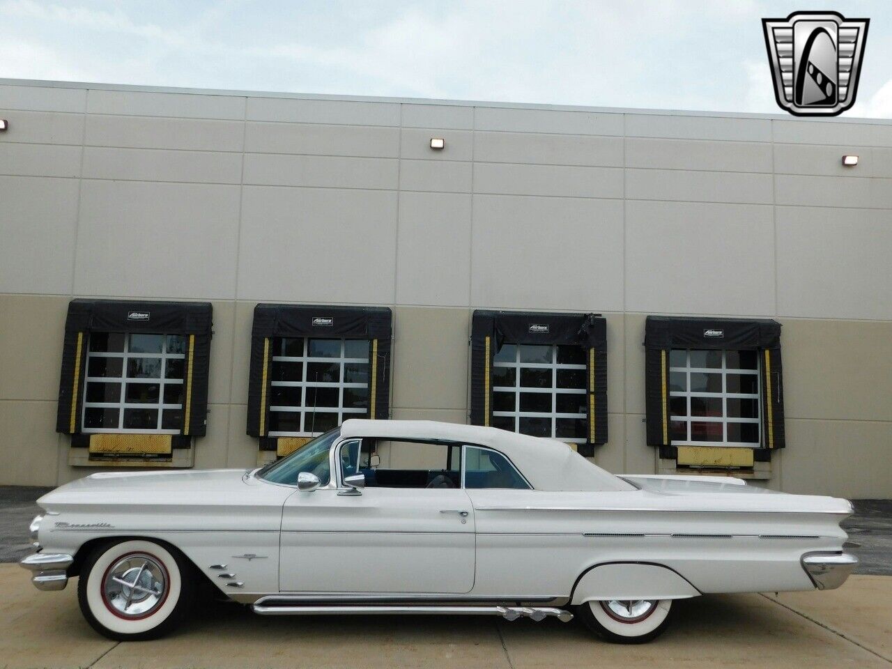 Pontiac-Bonneville-1960-White-Blue-133088-4