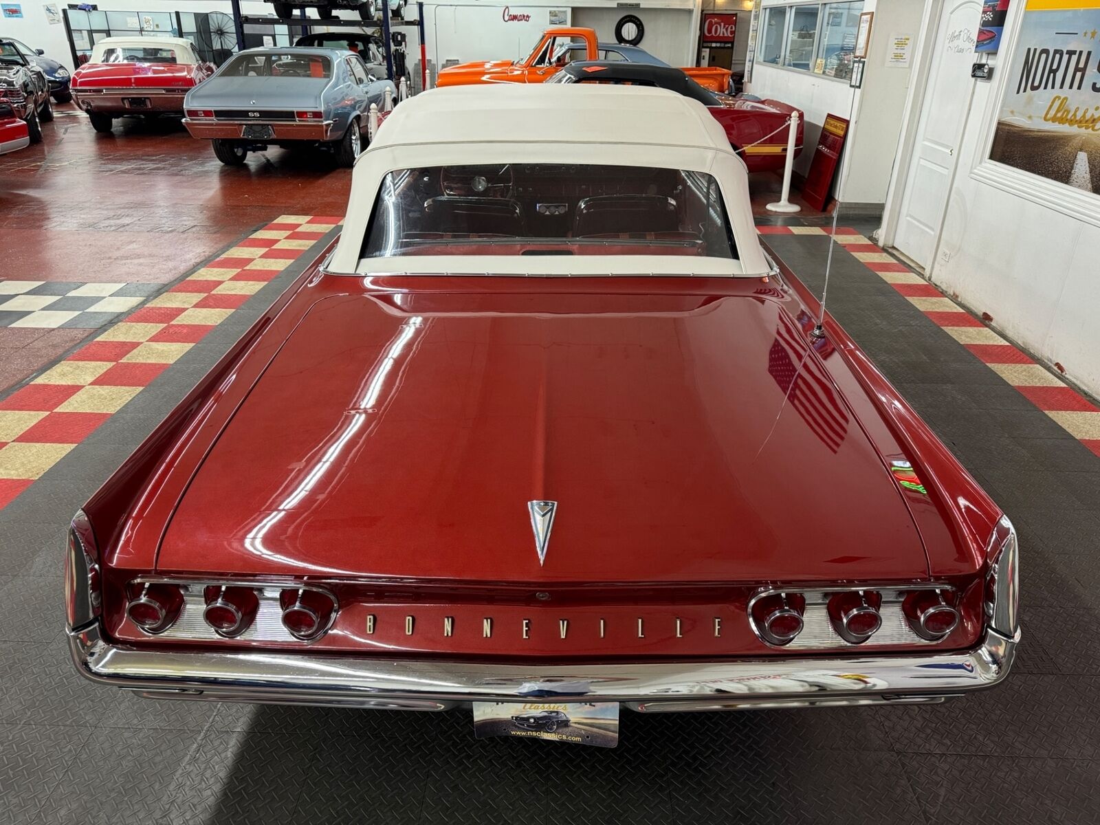 Pontiac-Bonneville-1961-Burgundy-Burgundy-16821-12