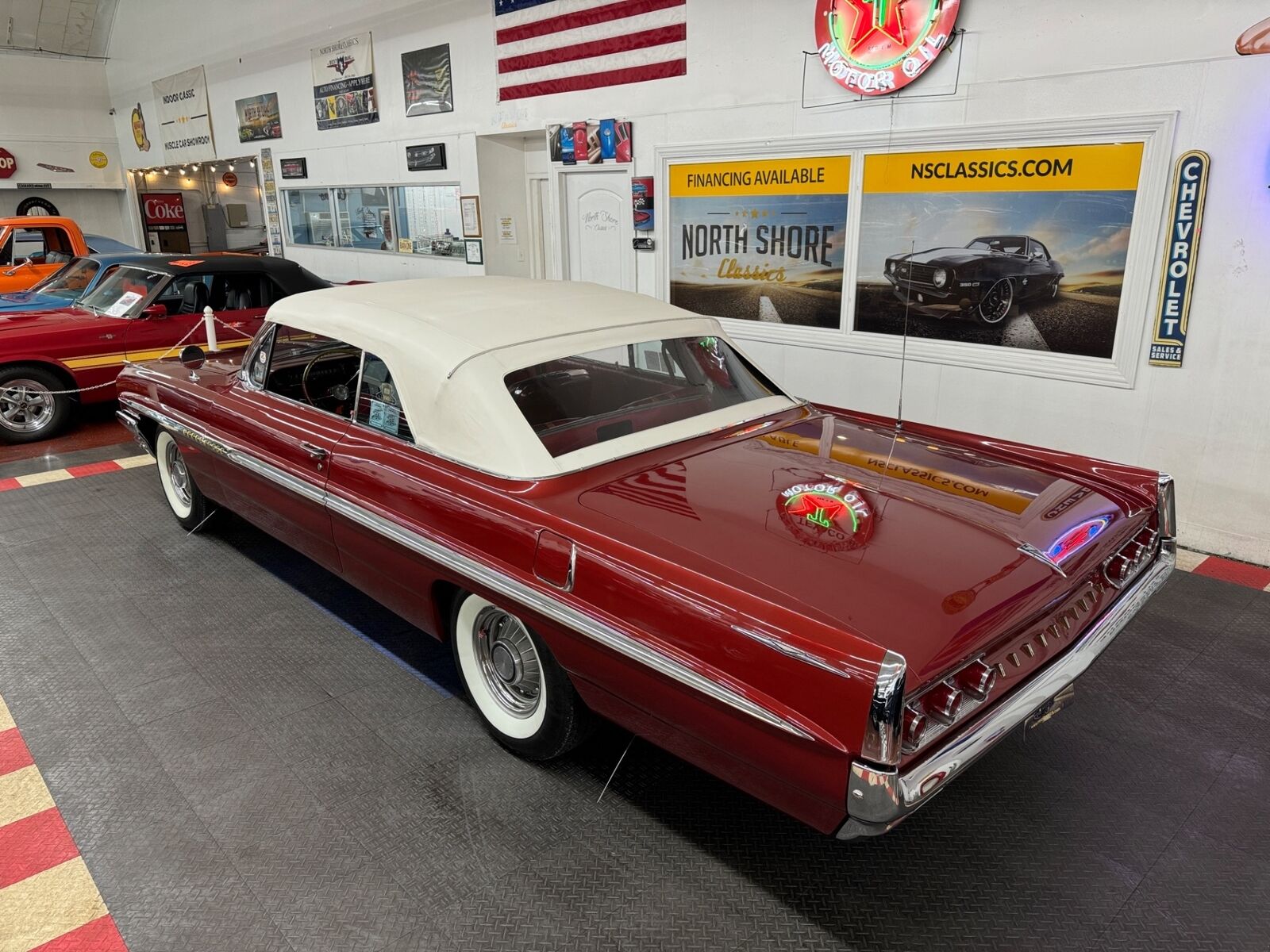 Pontiac-Bonneville-1961-Burgundy-Burgundy-16821-2