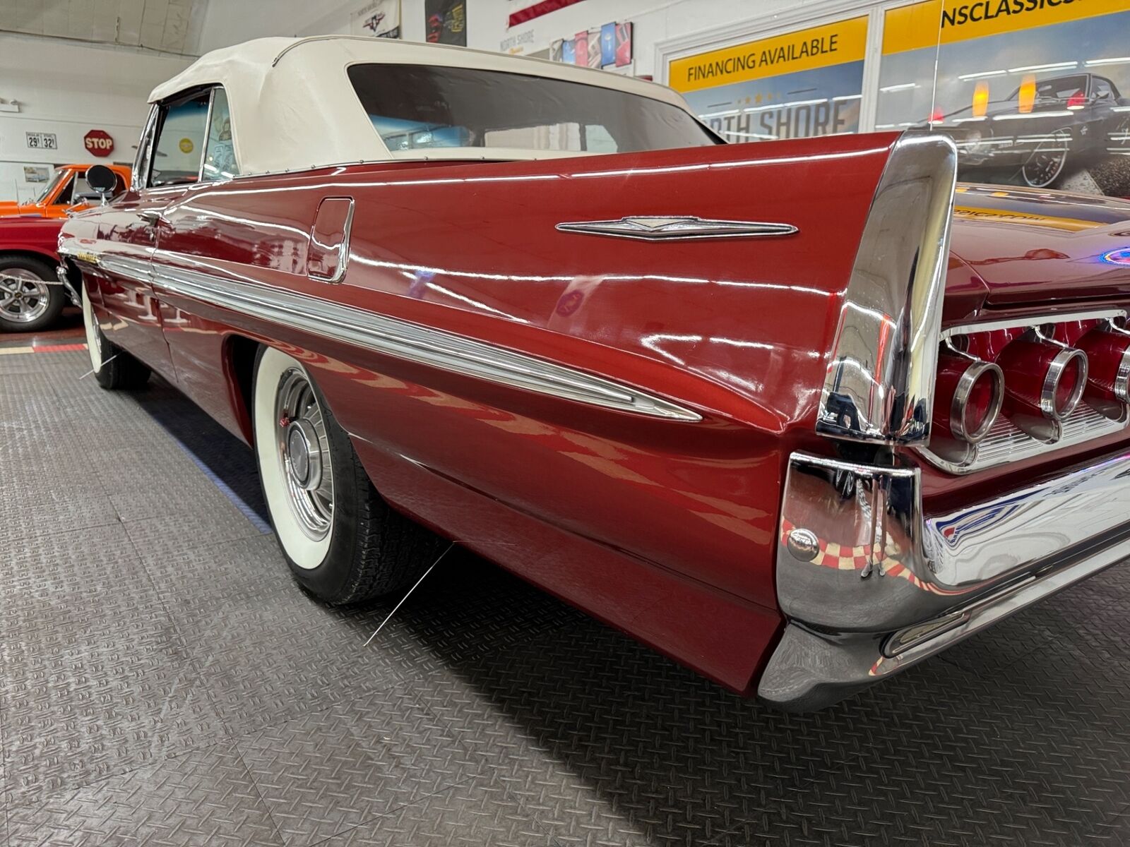 Pontiac-Bonneville-1961-Burgundy-Burgundy-16821-22