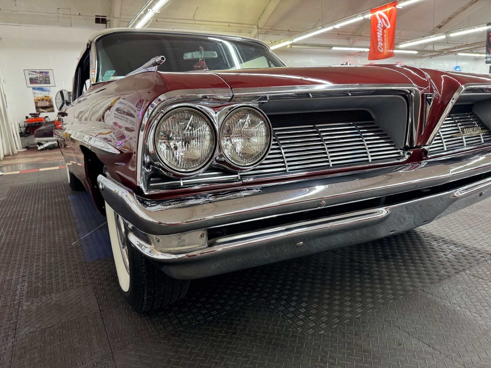 Pontiac-Bonneville-1961-Burgundy-Burgundy-16821-7