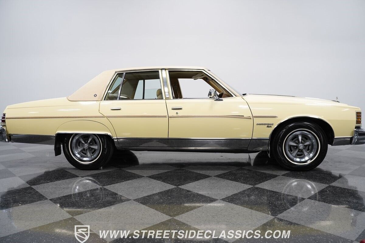 Pontiac-Bonneville-Berline-1977-Yellow-Tan-58049-11