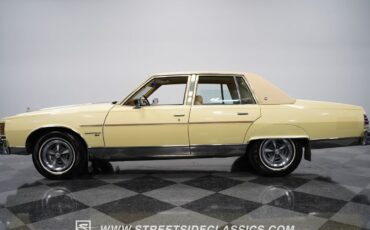 Pontiac-Bonneville-Berline-1977-Yellow-Tan-58049-2