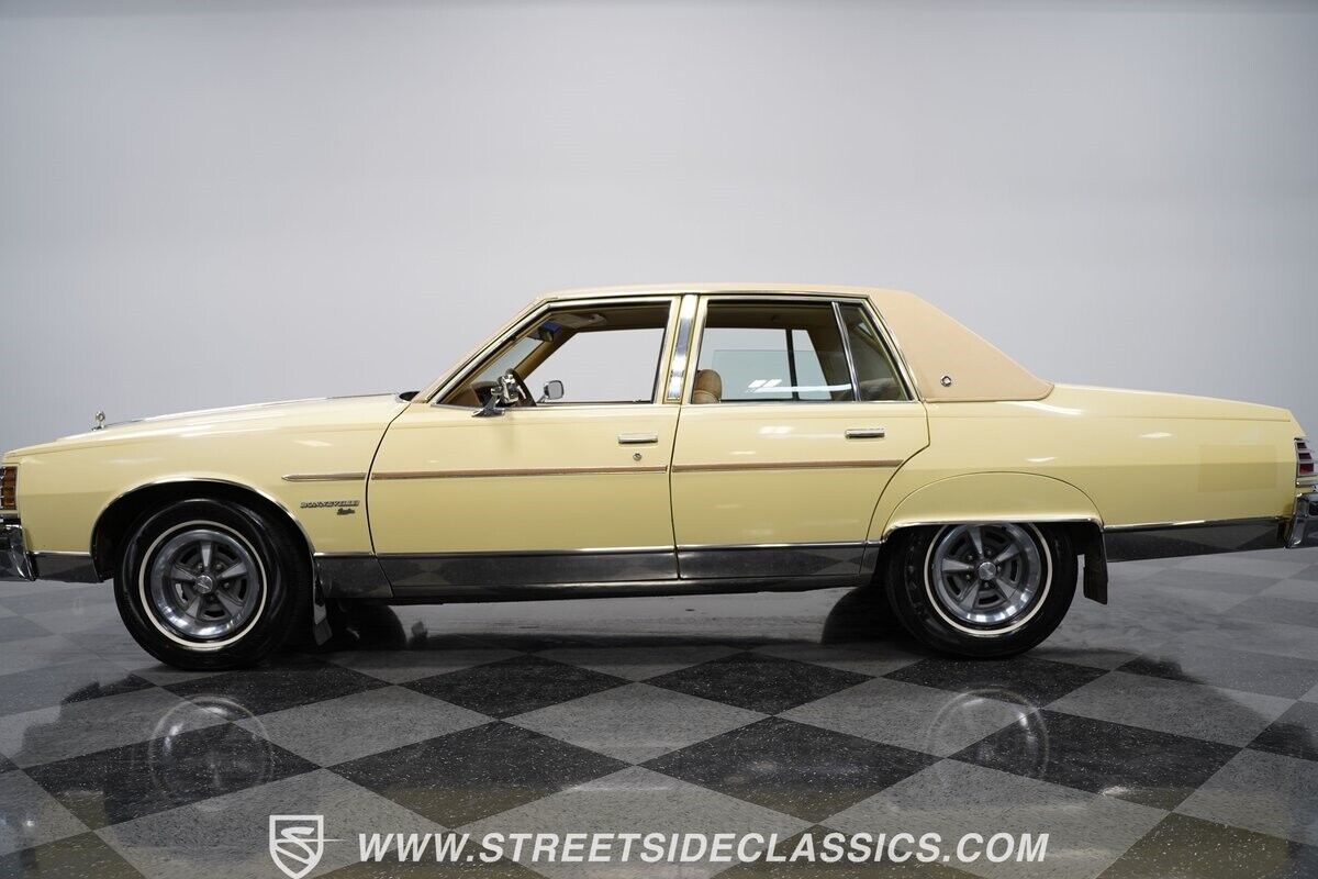 Pontiac-Bonneville-Berline-1977-Yellow-Tan-58049-2