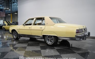 Pontiac-Bonneville-Berline-1977-Yellow-Tan-58049-7