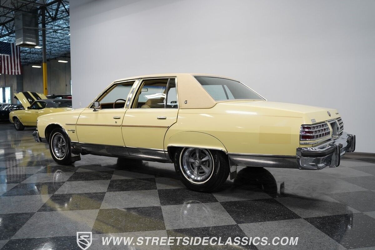 Pontiac-Bonneville-Berline-1977-Yellow-Tan-58049-7