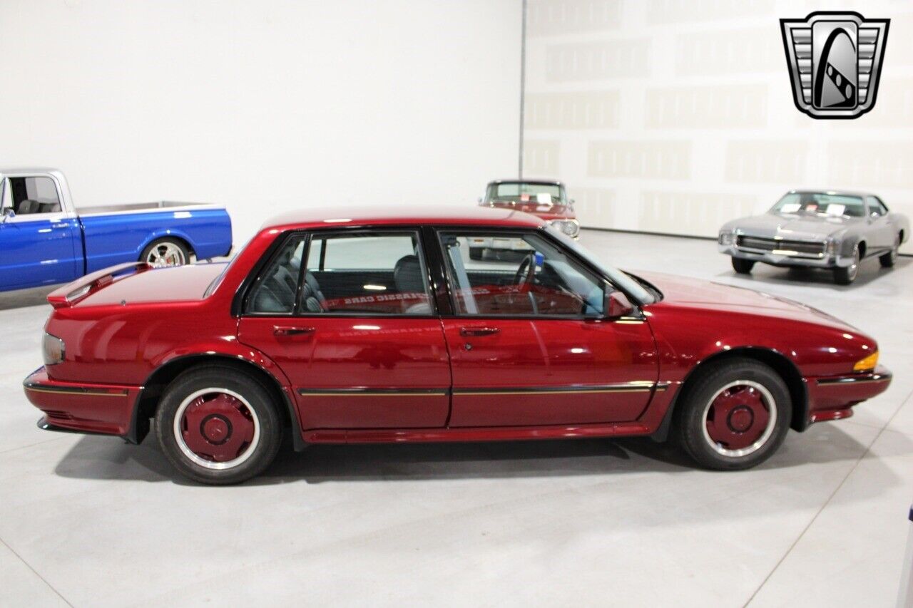 Pontiac-Bonneville-Berline-1988-Red-Gray-23670-7