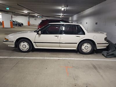 Pontiac-Bonneville-Berline-1989-White-Gray-151278-1