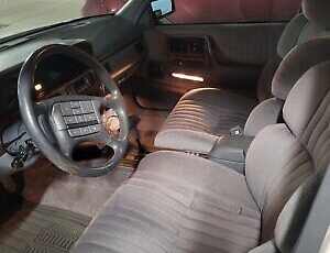 Pontiac-Bonneville-Berline-1989-White-Gray-151278-7