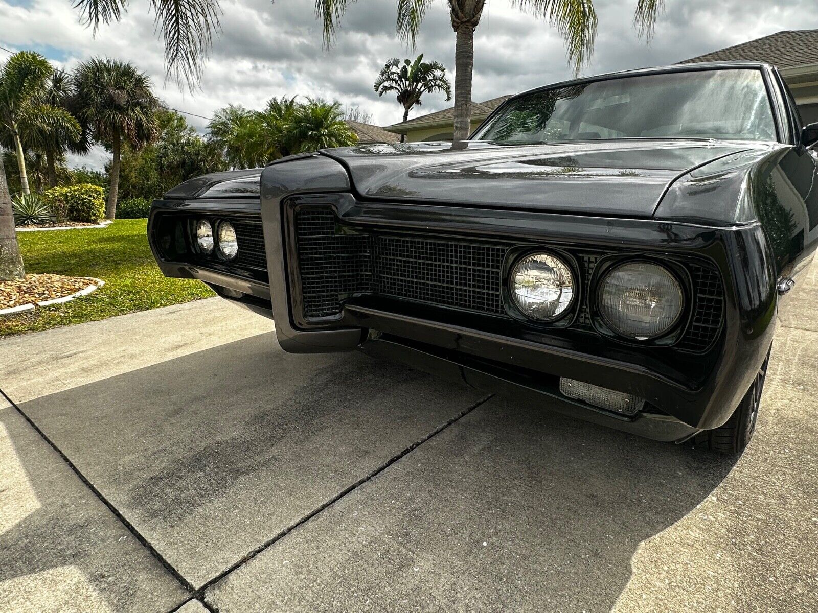 Pontiac-Catalina-Break-1969-Green-and-Gray-silver-green-and-beige-0-13