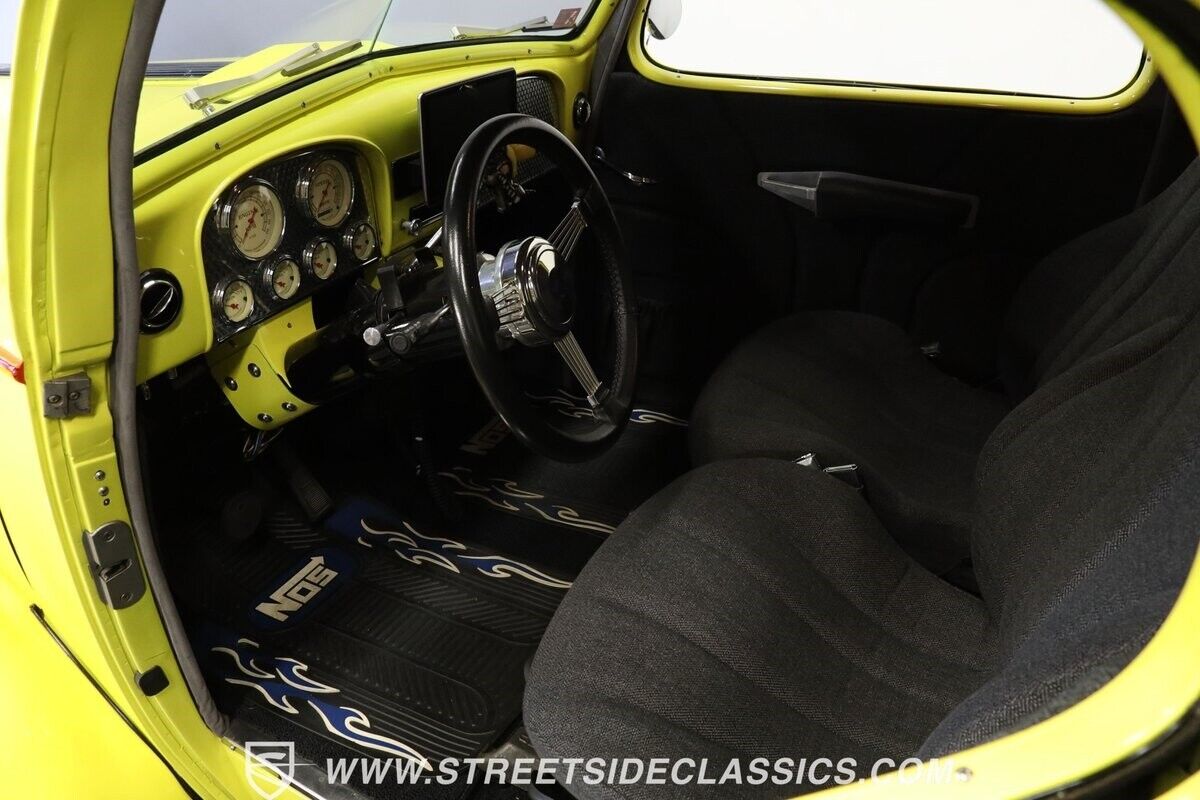 Pontiac-Coupe-Coupe-1935-Yellow-Gray-35406-4