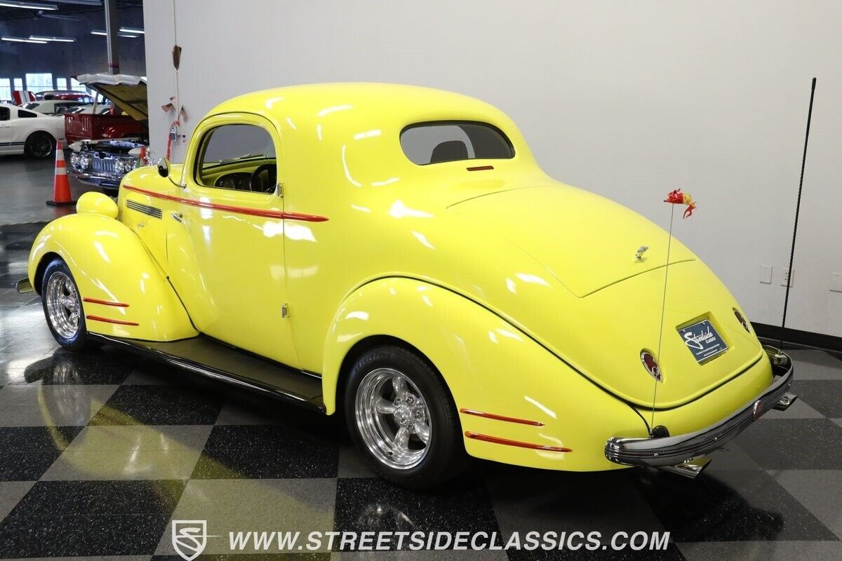 Pontiac-Coupe-Coupe-1935-Yellow-Gray-35406-6