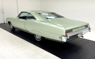 Pontiac-Executive-1968-Green-White-25104-2