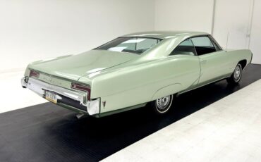 Pontiac-Executive-1968-Green-White-25104-4