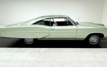 Pontiac-Executive-1968-Green-White-25104-5