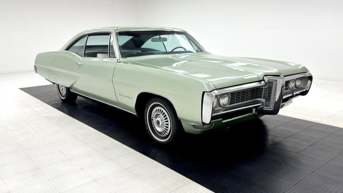 Pontiac-Executive-1968-Green-White-25104-6