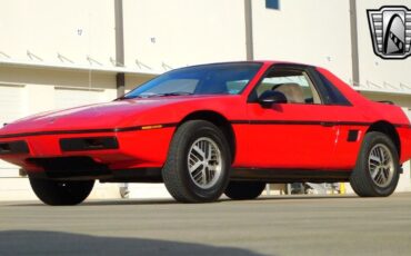 Pontiac-Fiero-1984-Red-Gray-142261-3