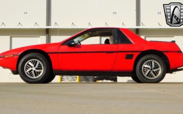 Pontiac-Fiero-1984-Red-Gray-142261-4