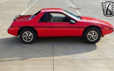 Pontiac-Fiero-1984-Red-Gray-142261-8