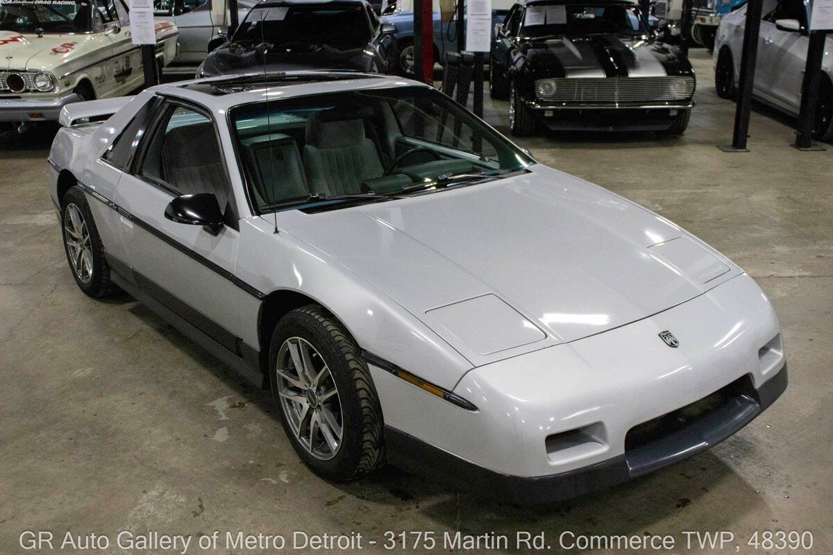 Pontiac-Fiero-1986-Gray-Gray-206479-8