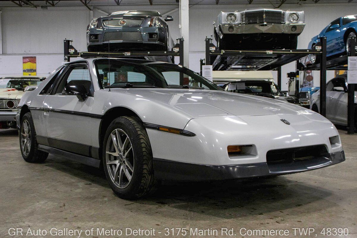 Pontiac-Fiero-1986-Gray-Gray-206479-9