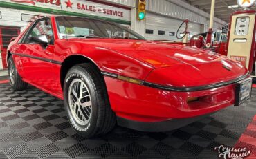 Pontiac-Fiero-1988-Red-Gray-29702-2