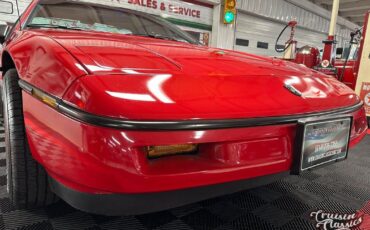 Pontiac-Fiero-1988-Red-Gray-29702-3