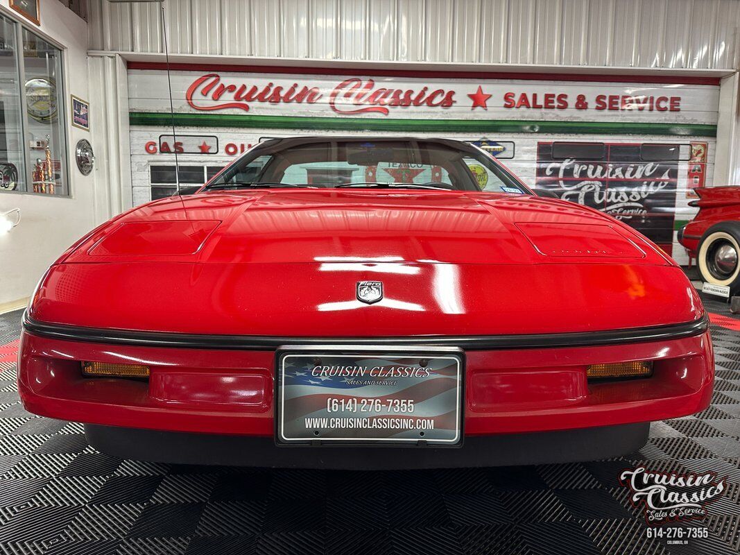 Pontiac-Fiero-1988-Red-Gray-29702-5