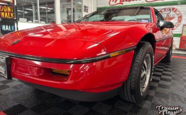 Pontiac-Fiero-1988-Red-Gray-29702-6