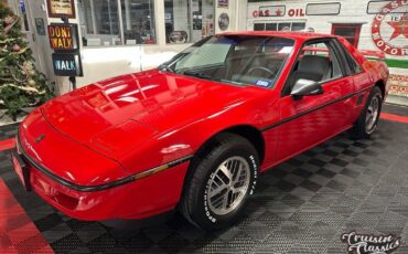 Pontiac-Fiero-1988-Red-Gray-29702-8