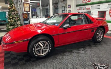 Pontiac-Fiero-1988-Red-Gray-29702-9