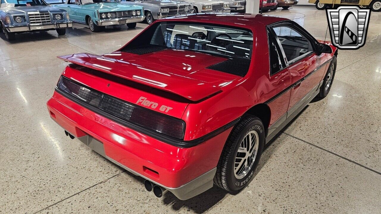 Pontiac-Fiero-Cabriolet-1985-Red-Gray-1514-4