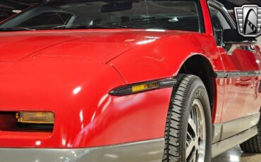 Pontiac-Fiero-Cabriolet-1985-Red-Gray-1514-9