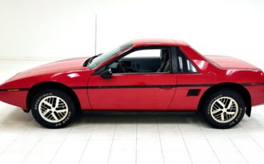 Pontiac-Fiero-Coupe-1984-Red-Black-27420-1