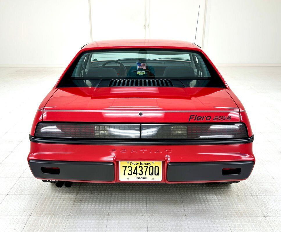 Pontiac-Fiero-Coupe-1984-Red-Black-27420-3