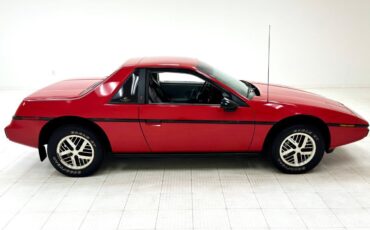 Pontiac-Fiero-Coupe-1984-Red-Black-27420-5