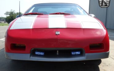 Pontiac-Fiero-Coupe-1986-Red-Gray-90859-2