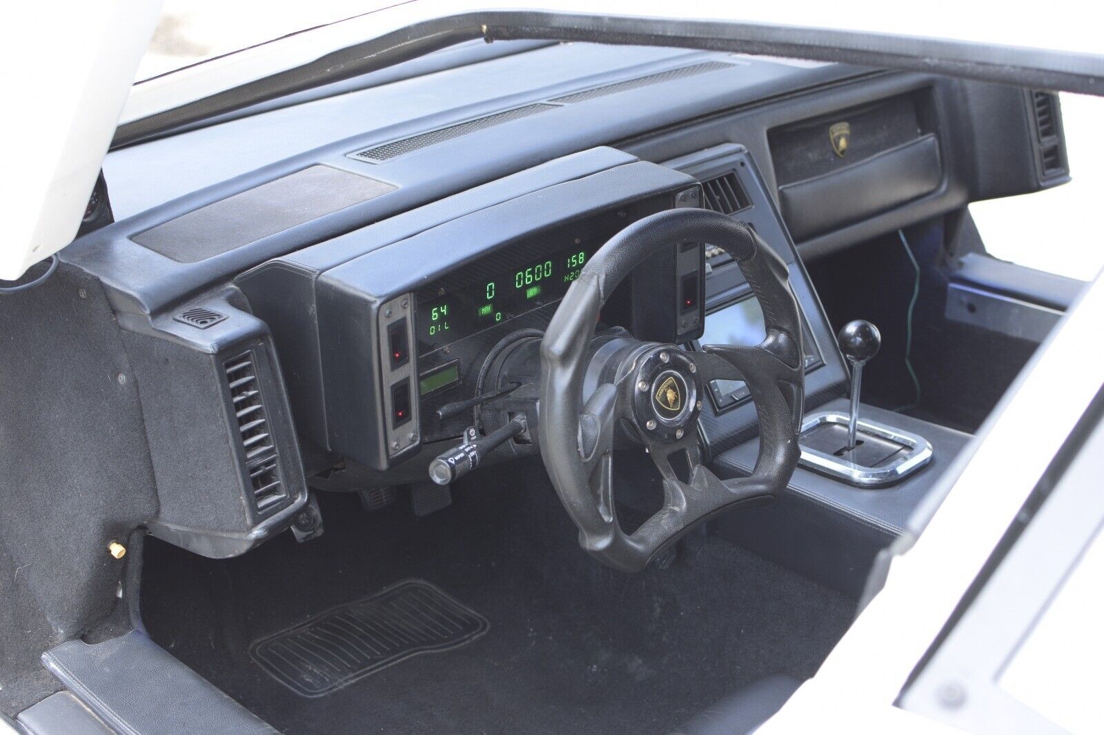 Pontiac-Fiero-Coupe-1986-White-88514-23