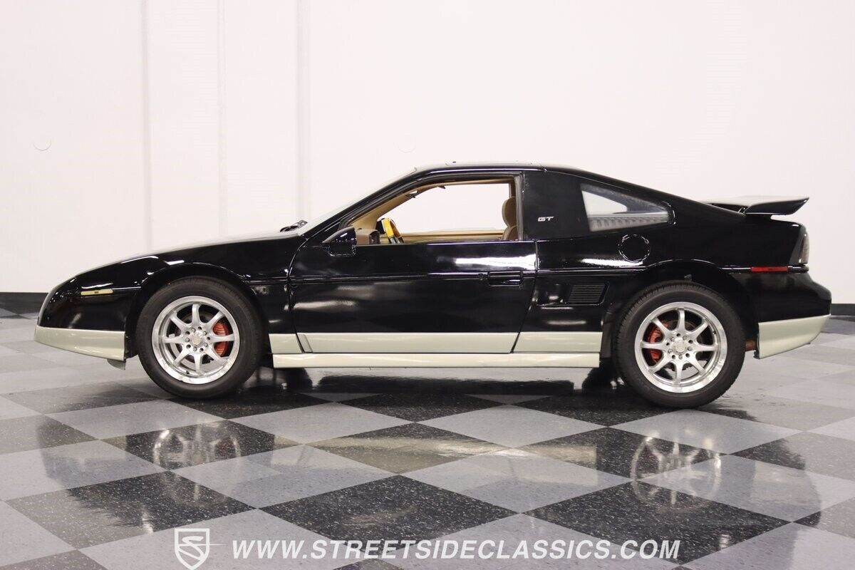 Pontiac-Fiero-Coupe-1987-Black-Tan-230817-2