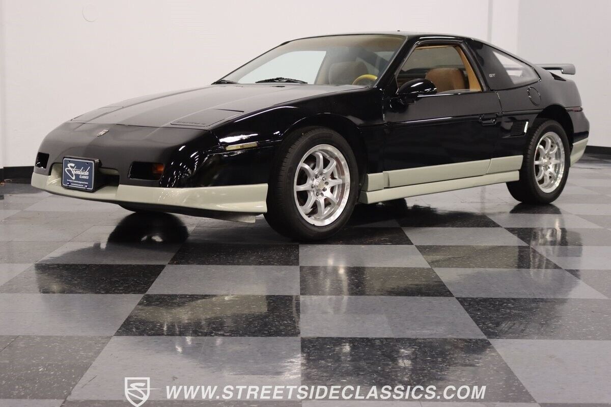 Pontiac-Fiero-Coupe-1987-Black-Tan-230817-5