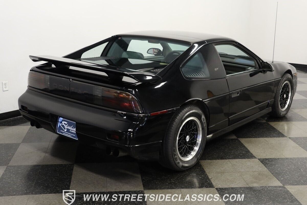 Pontiac-Fiero-Coupe-1988-Black-Gray-105544-10