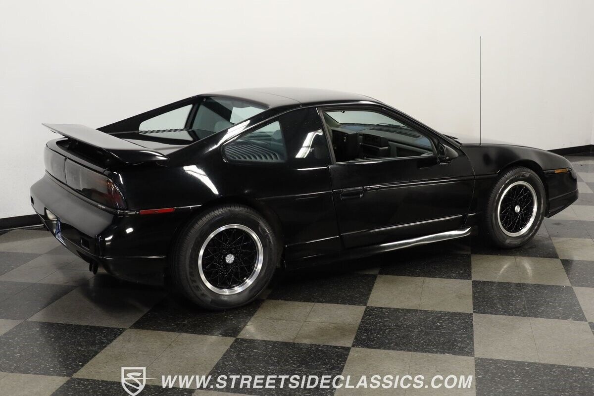 Pontiac-Fiero-Coupe-1988-Black-Gray-105544-11