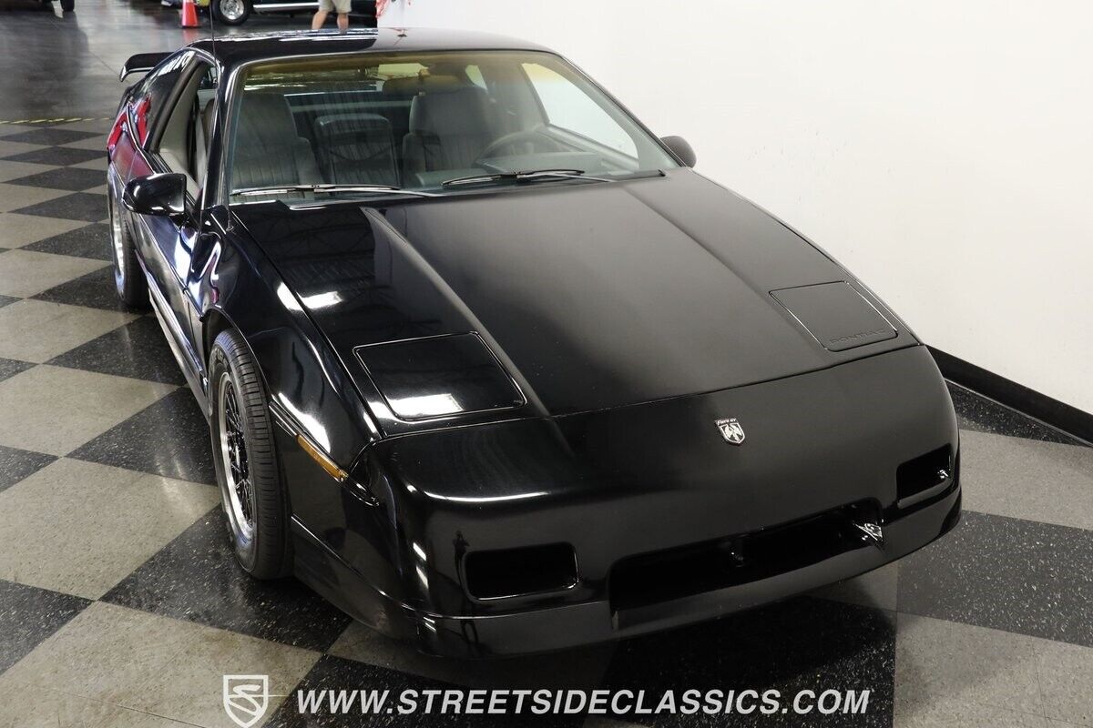 Pontiac-Fiero-Coupe-1988-Black-Gray-105544-14