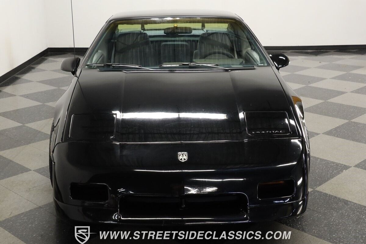 Pontiac-Fiero-Coupe-1988-Black-Gray-105544-15